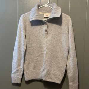 Fjall Raven 100% wool sweater. Grey, button up